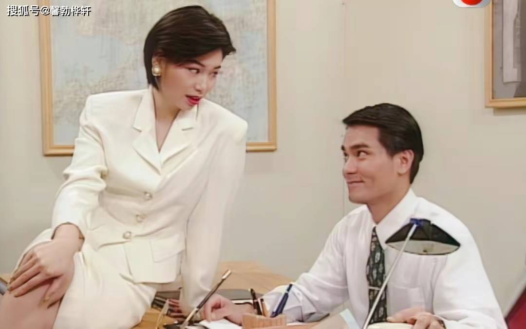 结语:冯晓文在tvb闯荡多年后,逐渐定型为"甘草演员".