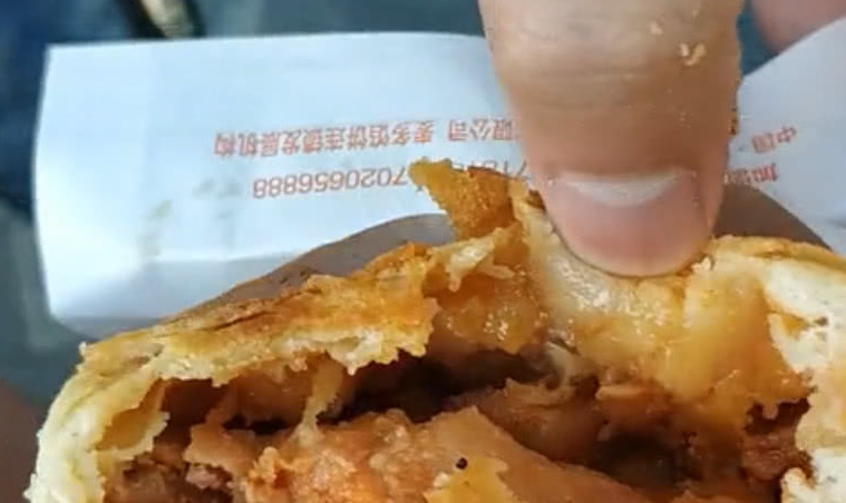 福州街头的传统小吃，一个6元十种口味，皮薄馅大日售出上千个(图4)