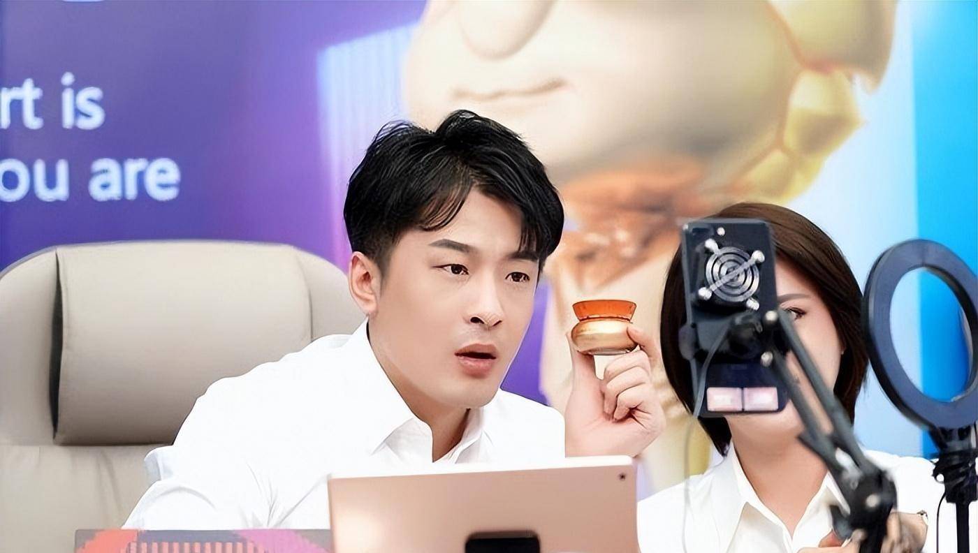 有人被罚13亿,有人挣扎准备复出_辛吉飞_辛巴_直播间