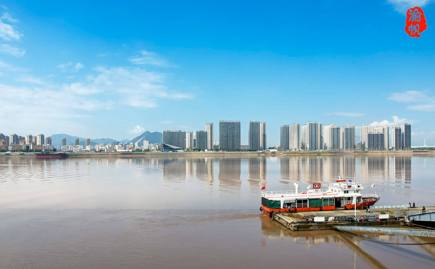 游走瑞安外滩,高楼林立车水马龙,城市繁华不逊中西部地级市