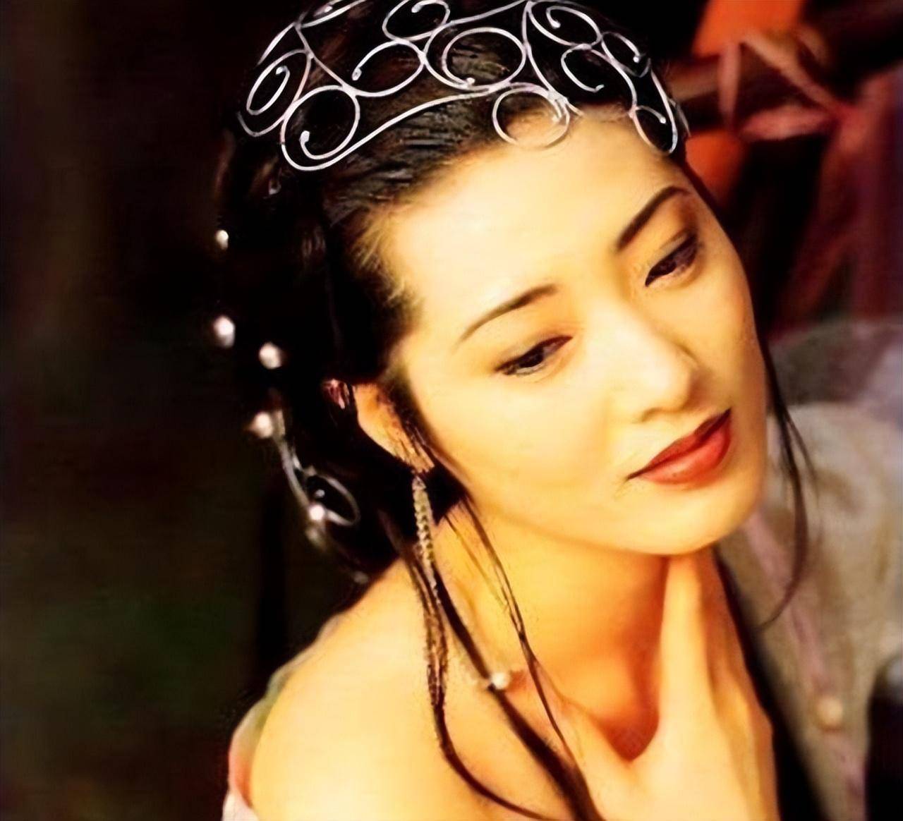 "杨思敏:19岁走红,28岁住豪宅,33岁却沦落卖拉面_角色_台湾_金瓶梅