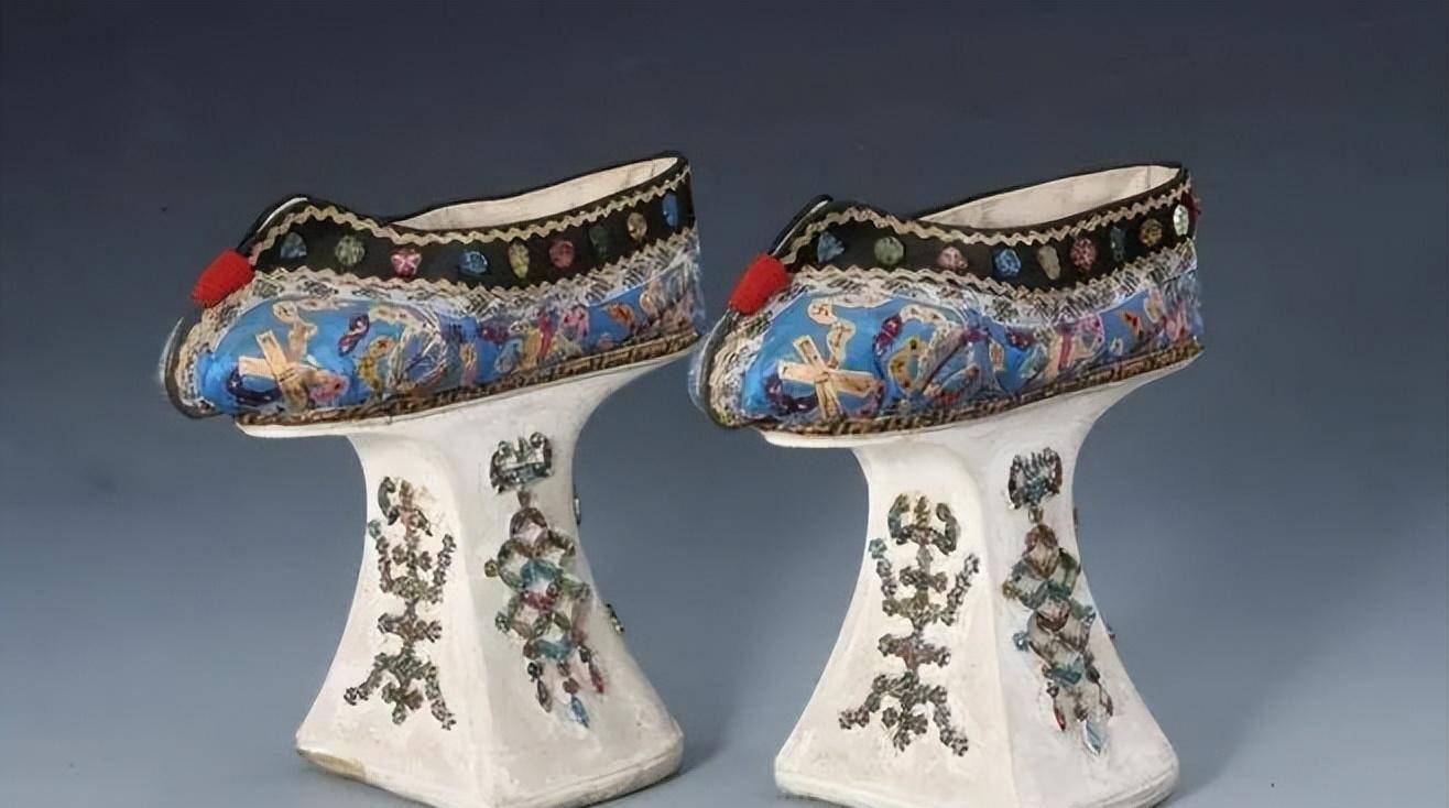 后宫妃嫔的绣花鞋,比高跟鞋还难穿,究竟有什么意头?_女子_花盆_时期