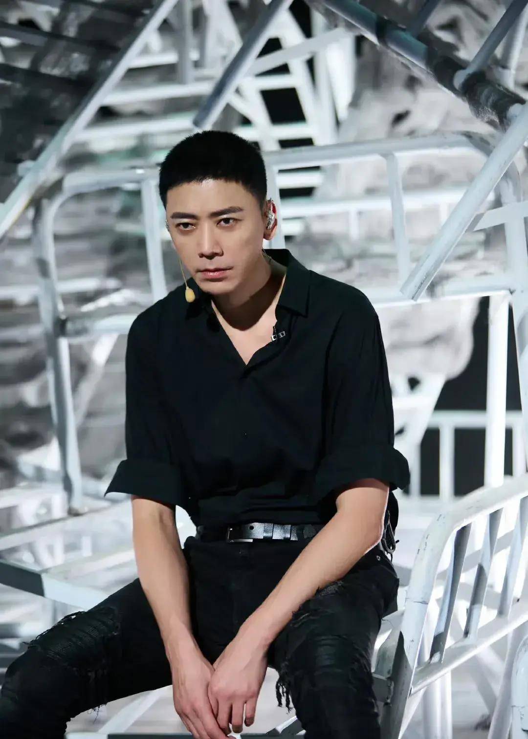 软萌的关志斌要赵丽颖打败他博远唱歌跳舞都好听弹壳拥有众多粉丝