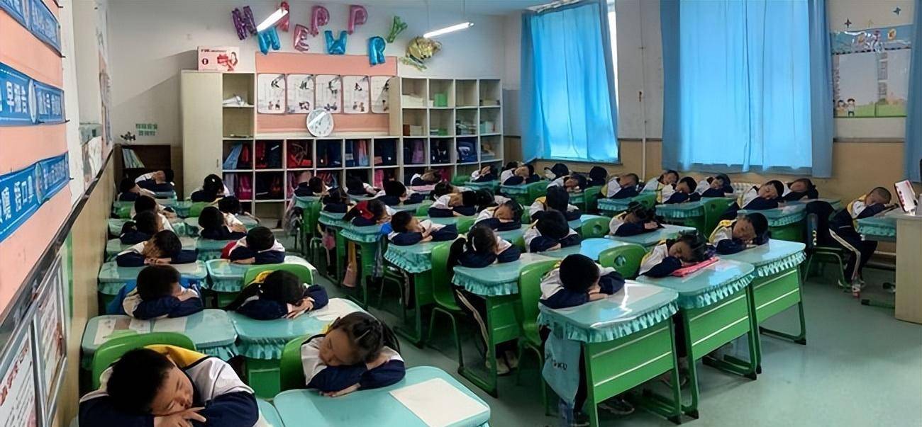 丁丁顺利小学毕业,升入楚才实验中学,首先面临的便是入学军训.