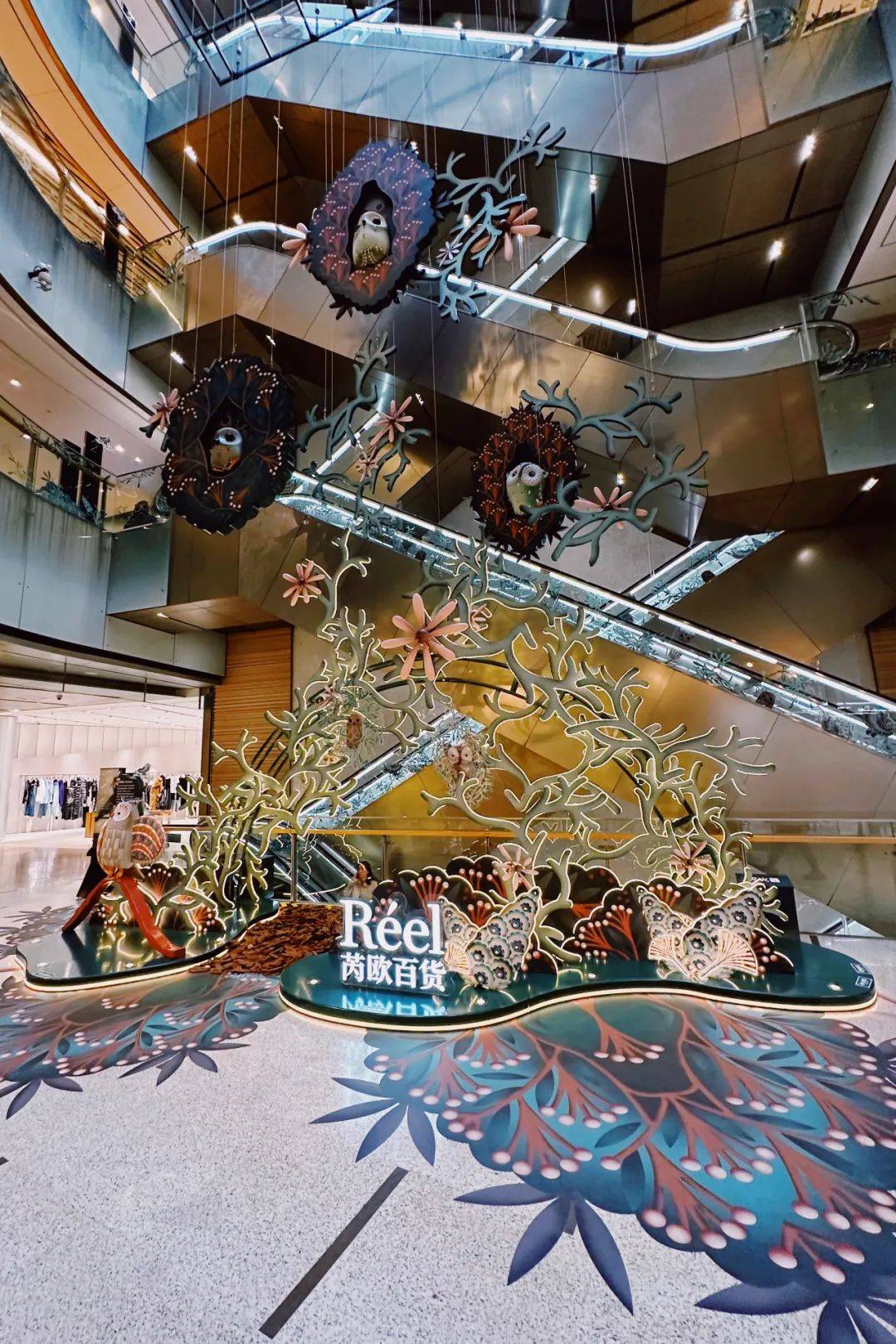 芮欧百货橱窗"回归",再现百货特色之美_项目_商业_主题