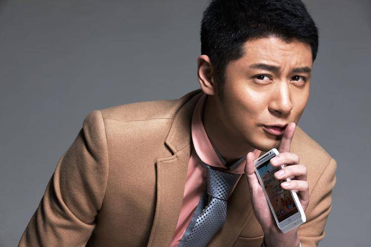 2014年,与张俪,张铎,王阳合作主演现代医疗情感剧《青年医生》,在剧中