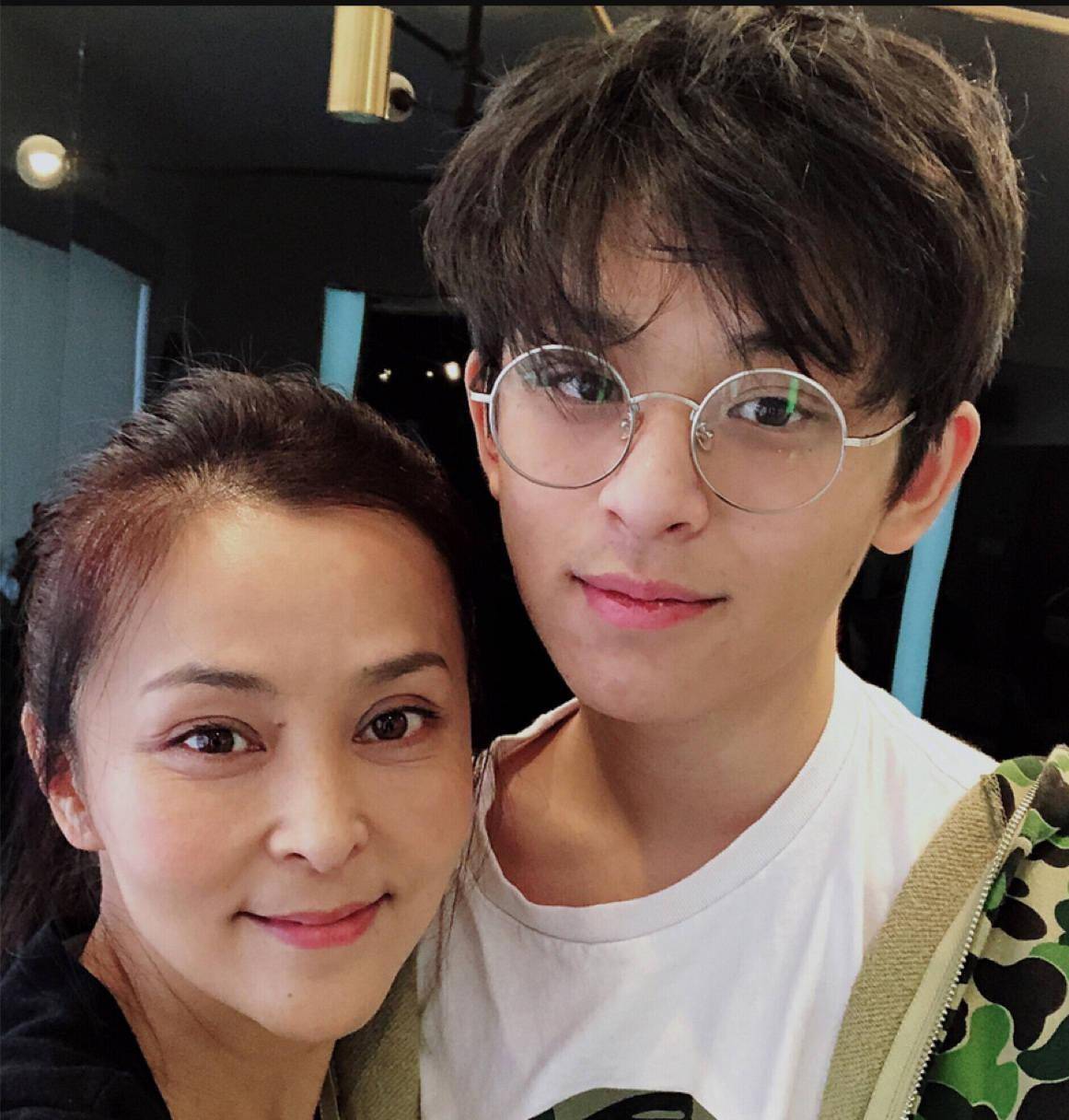 与黄志忠离婚后带着儿子嫁小丈夫,10年过去才知道她的报复有多狠