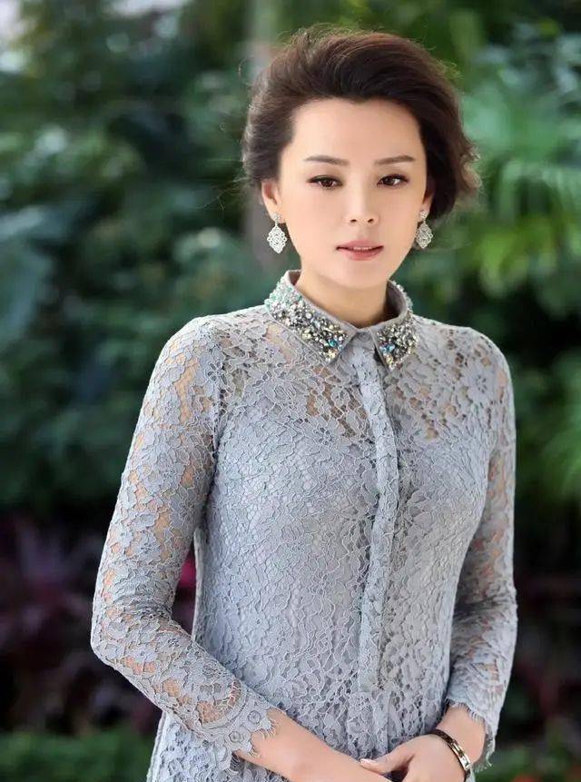 《珠江人家》梁爱琪:成名背后有艰辛,46岁婚姻成谜_母亲_青岛_表演