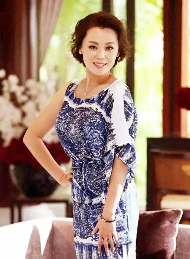 《珠江人家》梁爱琪:成名背后有艰辛,46岁婚姻成谜_母亲_青岛_表演