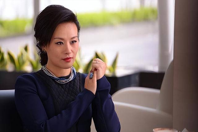 提起邬君梅,很多人都会想到《辣妈》里的时尚编辑李木子,《如懿传》中