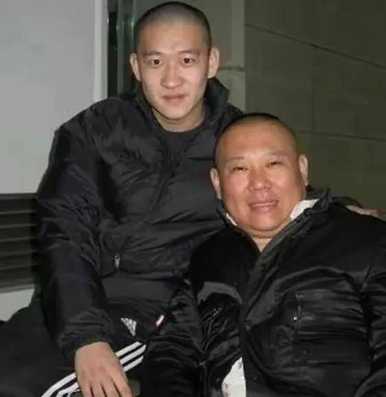 曹云金彻底爆发:学习郭德纲已收12徒弟,与何云伟刘云天霸气联手_相声