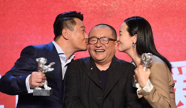 在19年和王源饰演父子《地久天长》电影中,精湛的演技把人物演得活灵