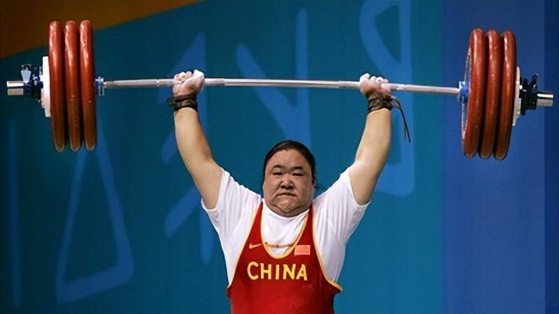 唐功红奥运会上舍命一举,为国夺冠后销声匿迹,今44岁已满头白发_举重