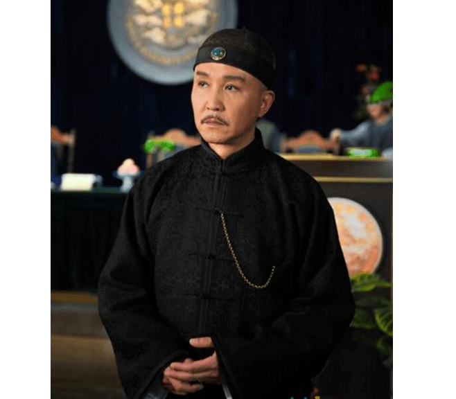 61岁吴刚顶着欧式双眼皮,让观众看了难受_康书记_表演_变化