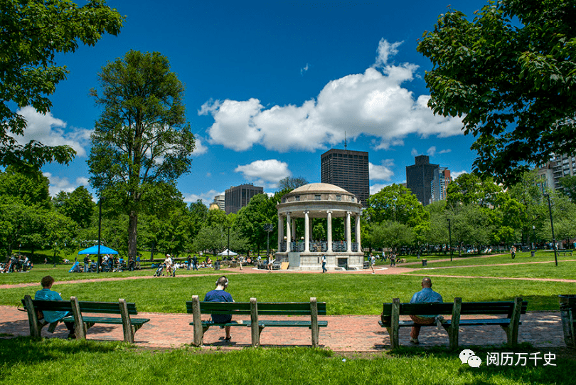 昆西市场(quincy market)是波士顿最著名的购物场所,这里鳞次栉比