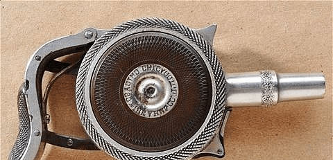 转轮手枪中最为著名的六款特殊设计名作 其中一款号称威力最强_扳机