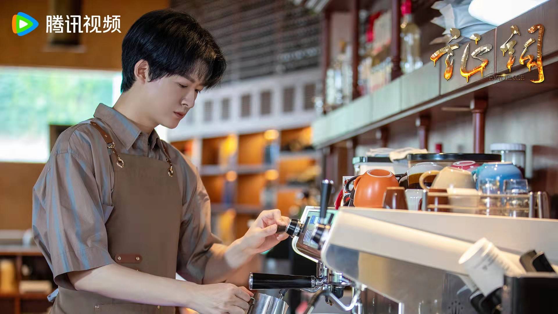 傅方俊出生于湖北武汉,毕业于解放军艺术学院,近年出演了多部热剧靠