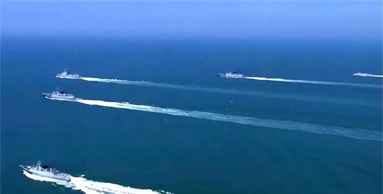 不过太平岛发育在台礁上,其台礁东西长4000米,南北宽500至1000米;没有