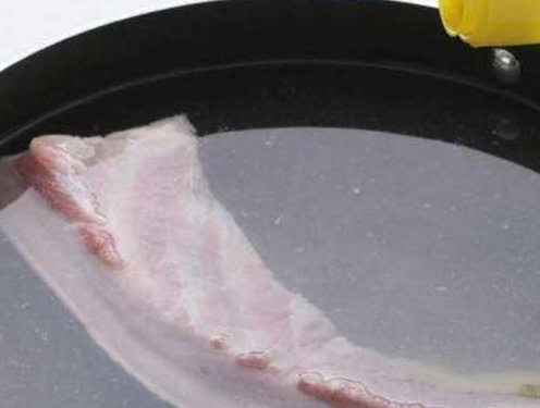 五花肉焯水时，不要直接下锅，记住这3个窍门，肉质好吃又鲜嫩(图2)
