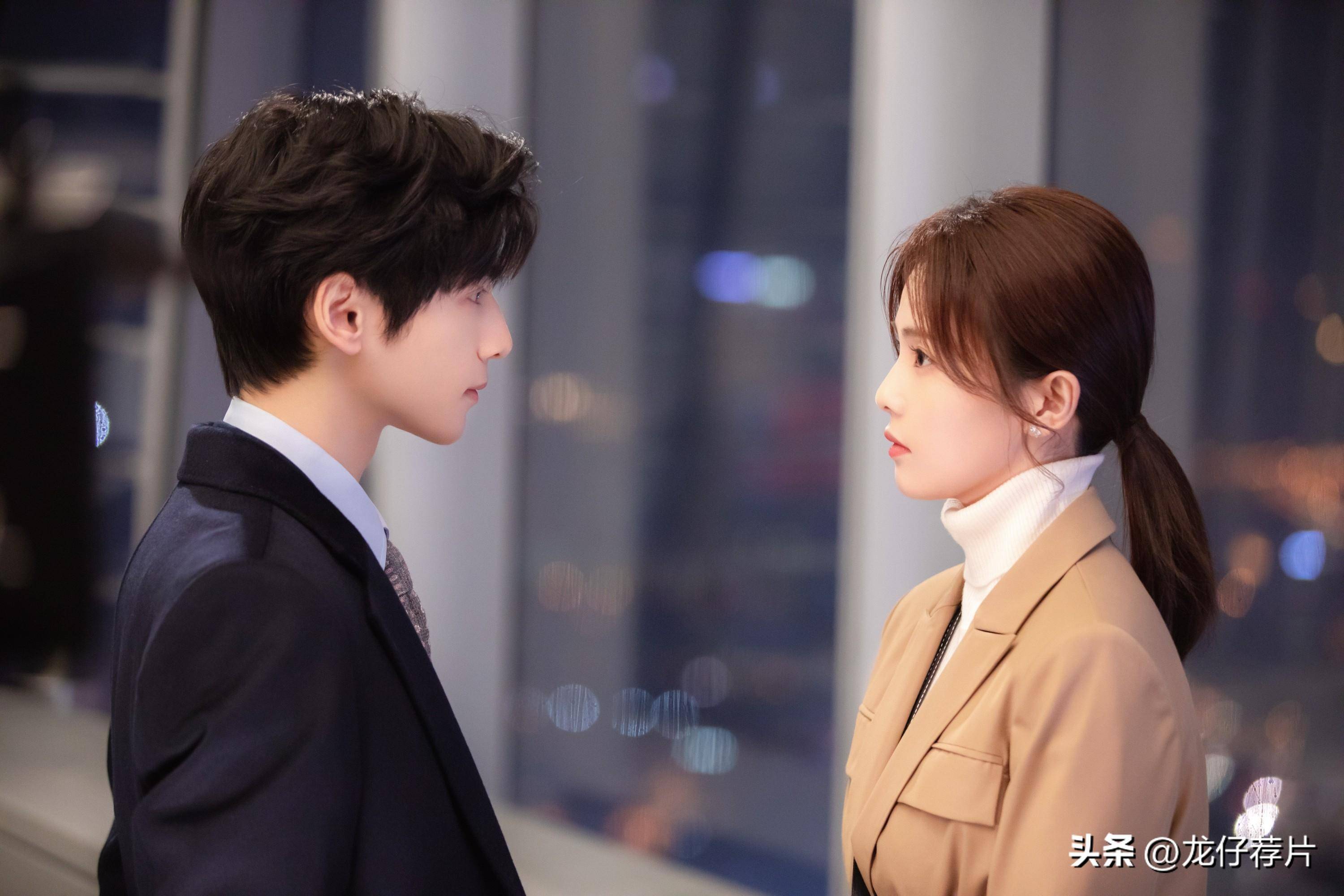 明明拿着一番,演得却像"无眉大侠",王鹤棣和曾黎也带不动_郑书意_剧中