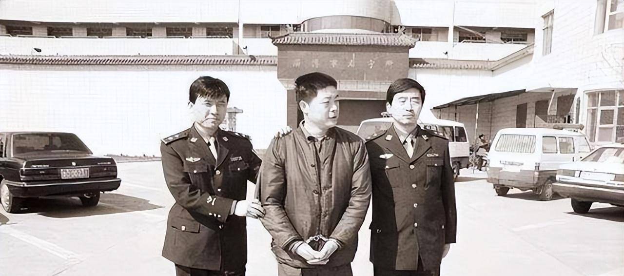 90年代济南最狂的黑老大,组建持枪队伍犯罪,审判时卷宗拉了一车