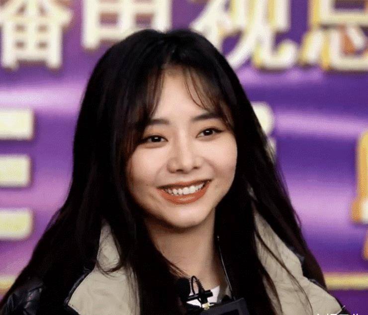 谭松韵接受电视采访,看清"照妖镜"下的状态,不敢相信有30岁_高中生