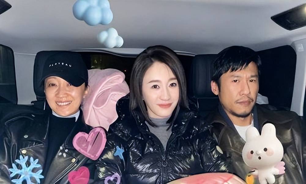 演员王骁:40岁走红,娶平凡妻子生一女,是母亲王馥荔一生的骄傲_父母