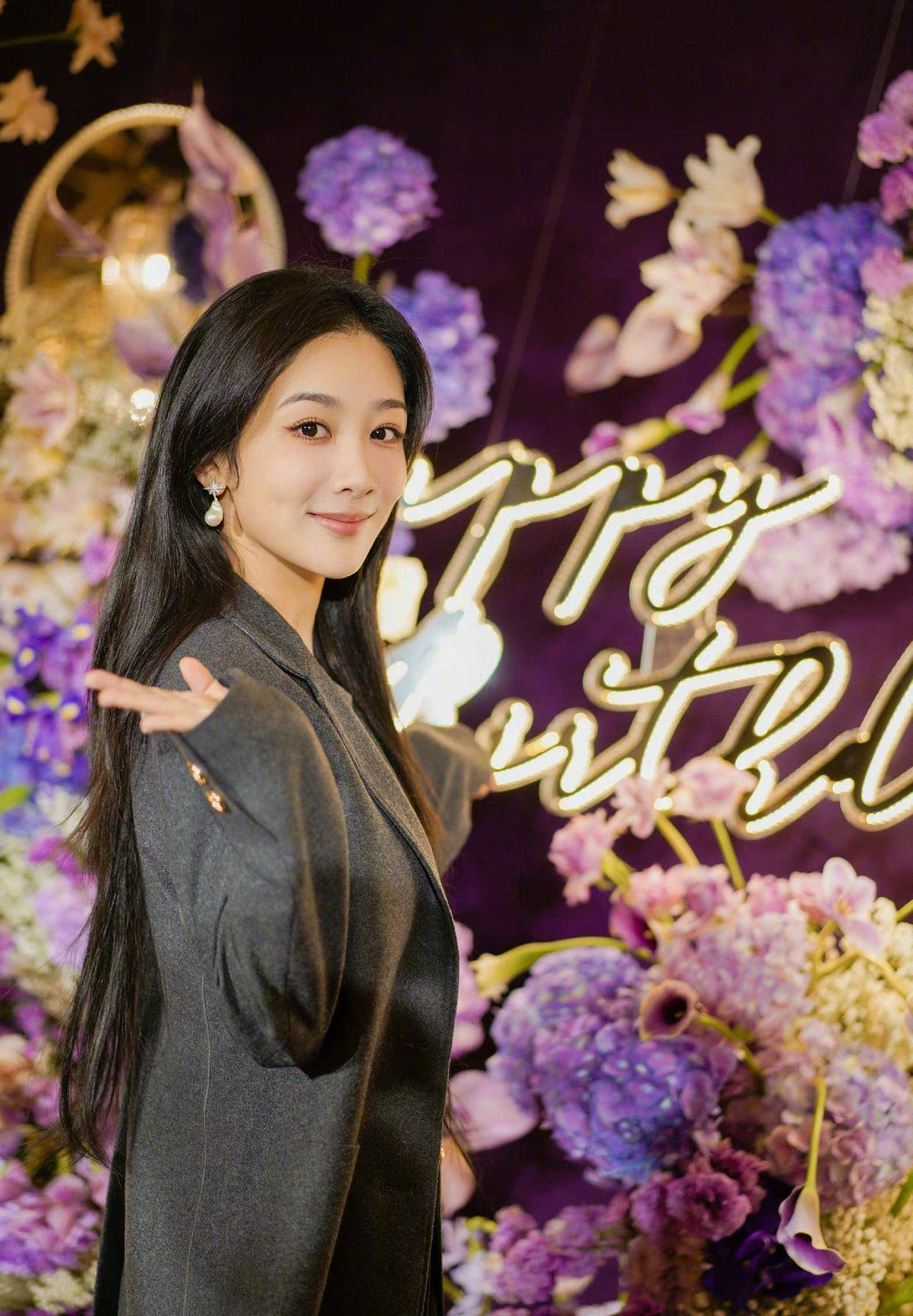 杨紫过生日见人缘,肖战成毅等人未送祝福_李现_国民_合作
