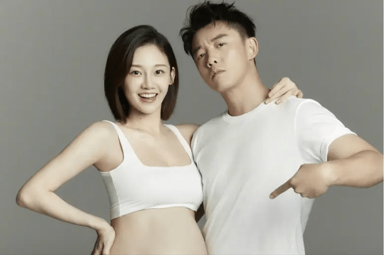 刚走红就结婚的苗苗,怀2胎挺大肚独自产检_郑恺_因为_电影