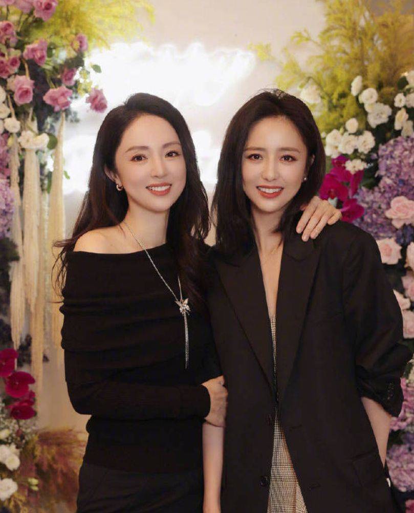佟丽娅晒与董璇合照为其庆生 隔空嘟嘴亲亲好有爱_友谊_情感_演艺圈