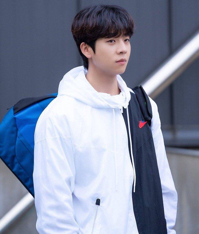 蔡钟协是模特儿出身,2016年开始以演员身份活动,并出演多部网路剧累积