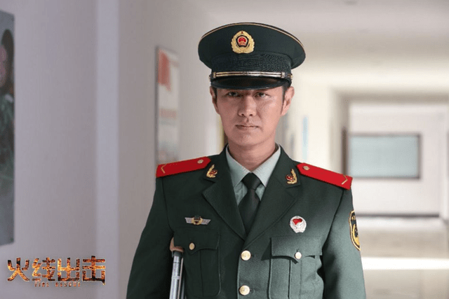 他拍一部戏用8个替身,剧组也为他停工半年,却没人说他耍大牌_赵荀