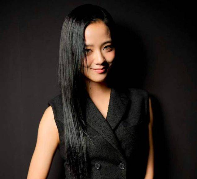 金智秀丑出圈的油头造型是自己要求模仿暮光女的,真实颜值遭质疑_形象