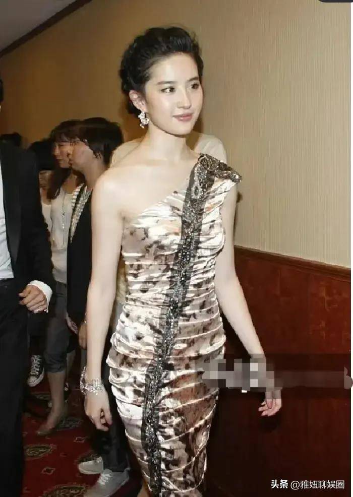 刘亦菲盘发真的好温柔,越怼脸越好看_演技_什么_认同