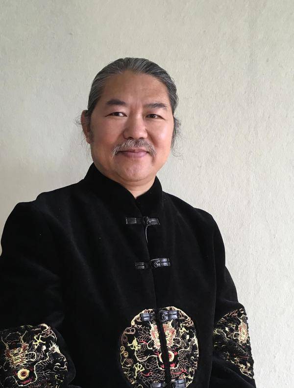 周金山老师的画集《大金袍》成为了中国近现代艺术史上的里程碑,他是