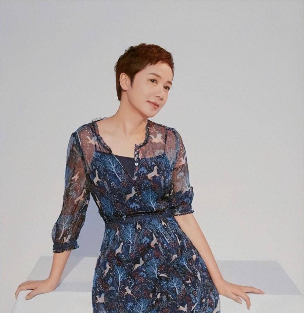 回顾:已经56岁的蒋雯丽,依然青春气息十足,如今时尚犹存_蒋丽雯