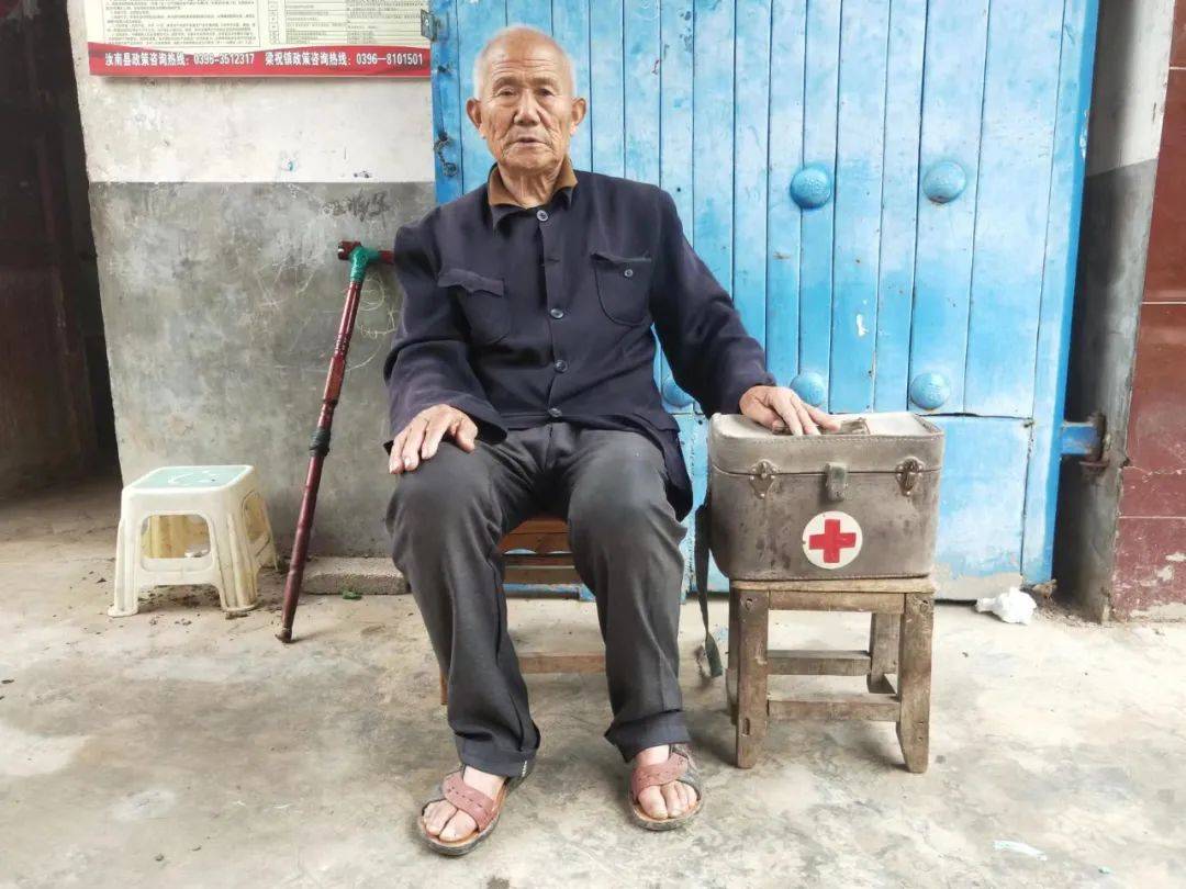 爷爷的手(吴金河)_双手_孩子_村里