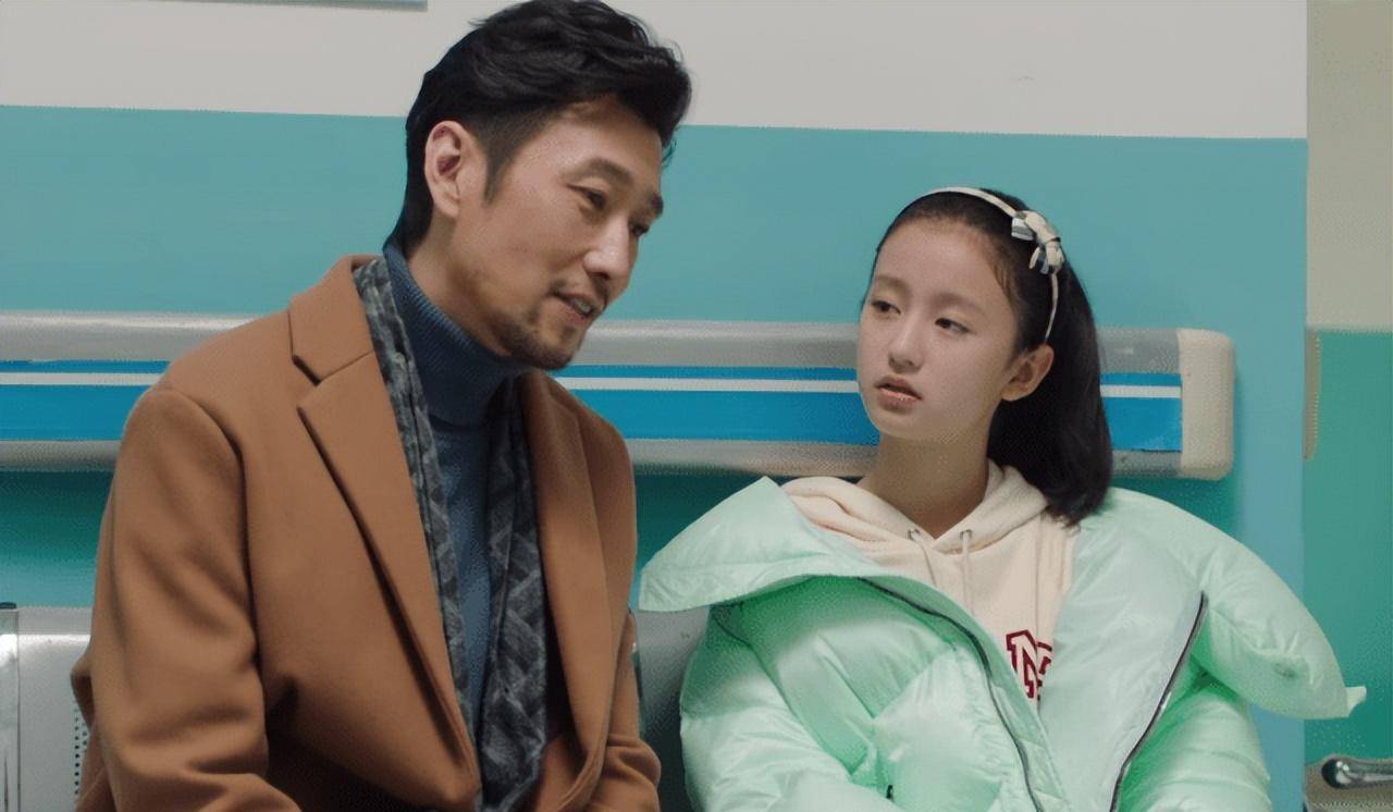 《舍不得你走》《裙角飞扬》等歌曲赢得了关注,一度与毛宁,林依轮齐名