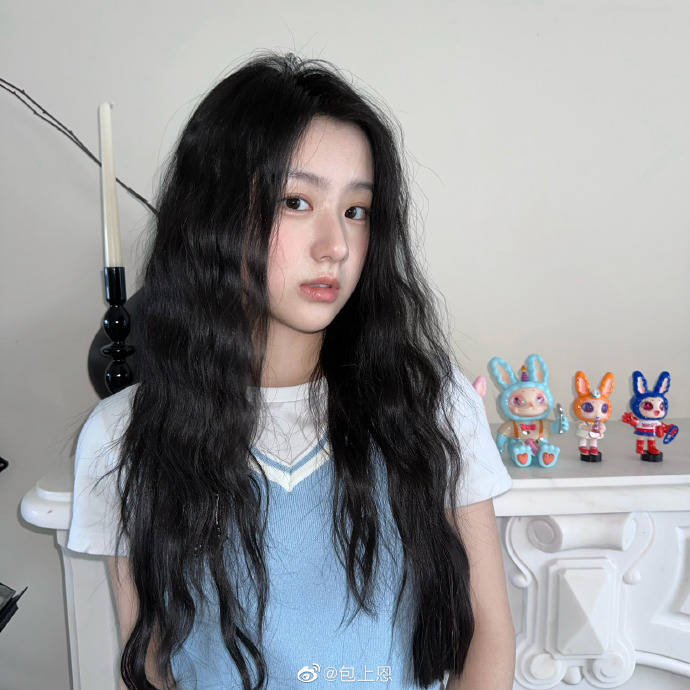 00后的她颜值震惊韩国人 摄影师都追着拍,穿裸肩裙在红毯大杀四方!