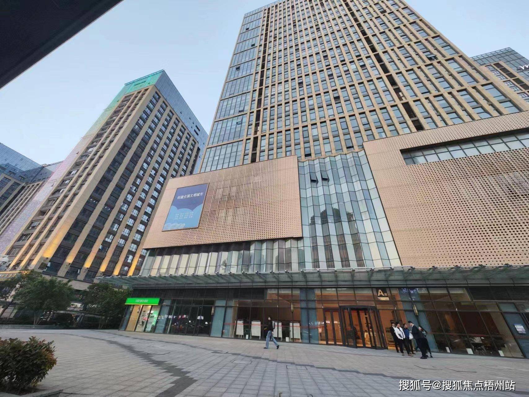 西安首创富北高银写字楼创业初期适合吗?