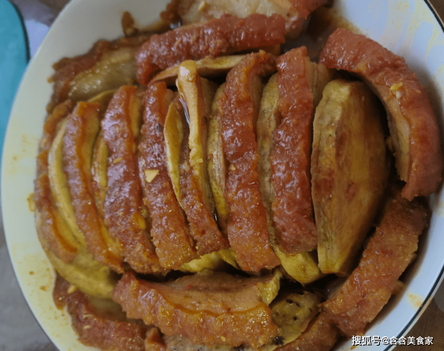 陆川扣肉,这一玉林市陆川县的特产之一,犹如一颗璀璨的明珠,闪烁着