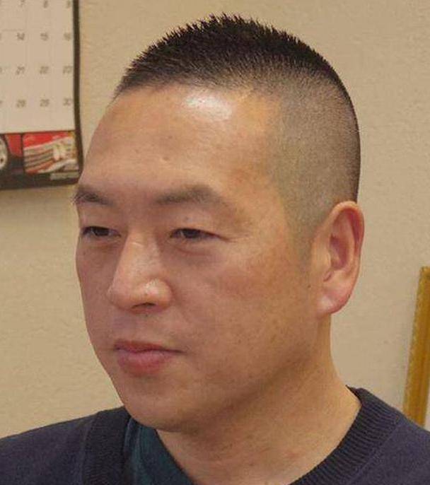 这三种发型不推荐中年男士,听起来很时尚,但实际上很老气,油腻_头发