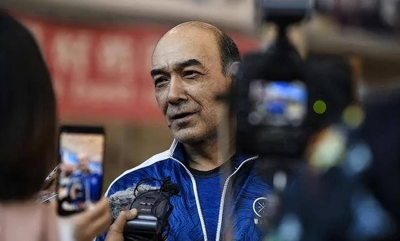 宁波主帅阿的江,妻子年过50仍气质十足,女儿阿迪娜,太美了_篮球_八一