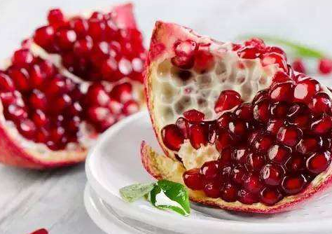 男子卖石榴走红,一天销售额700万,网友:石榴哥的奇迹难以复制_价格