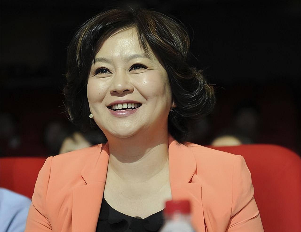 一婚丈夫长不大,鞠萍姐姐遇到杨硕后,才体会到被宠爱的感觉_工作_蒋