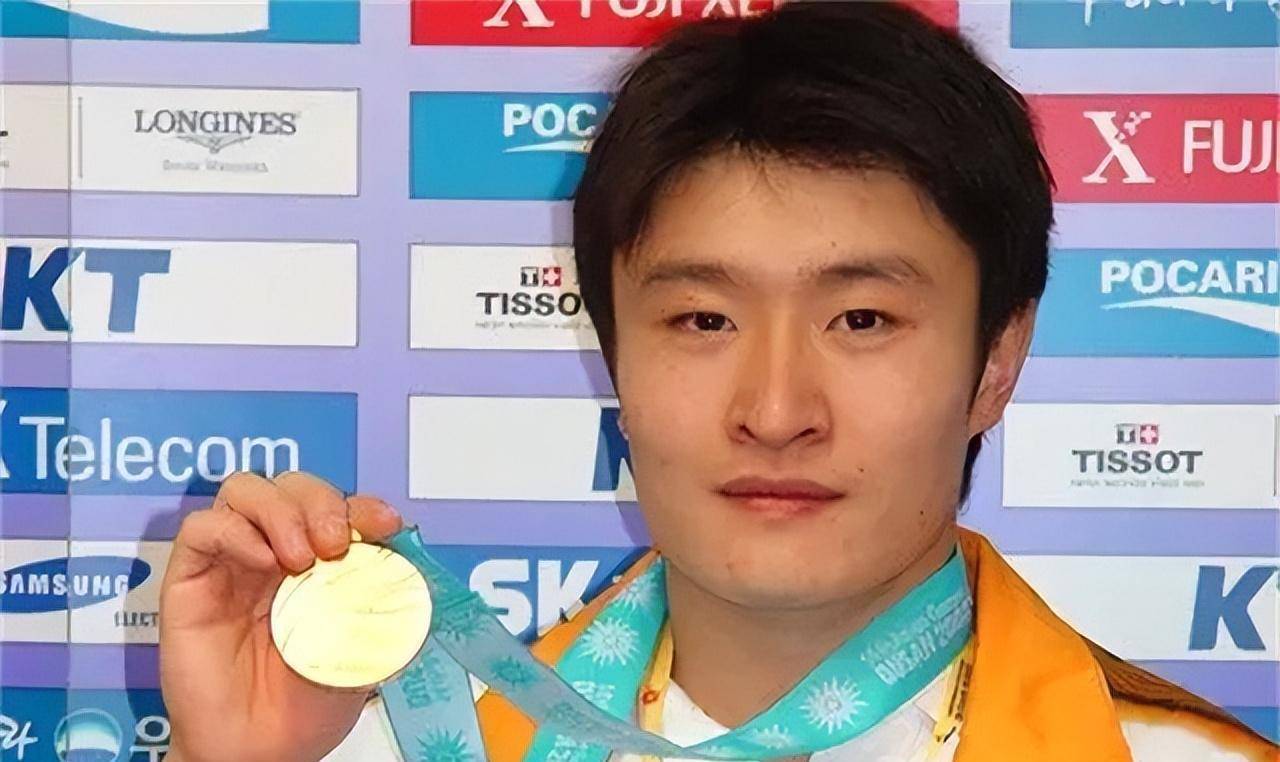 雅典奥运会痛失金牌后,王克楠一直处于自责当中,而外界的谴责和辱骂