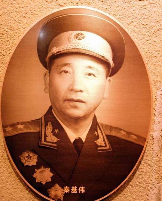 1986年秦基伟之子秦天,上战场前与父道别,父亲却怒骂:没出息_胜利