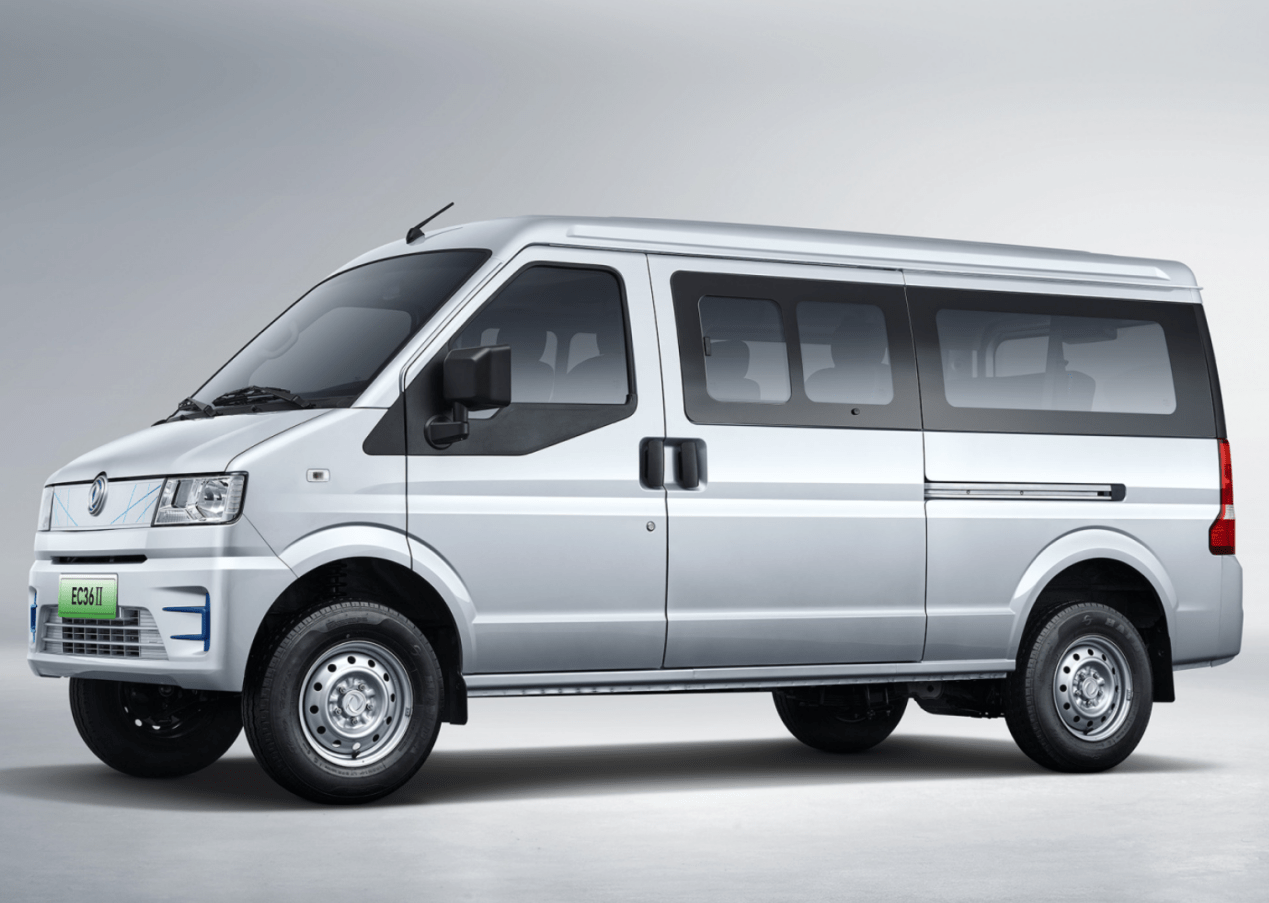 车头采用封闭式格栅,并在东风车标内加入蓝色元素凸显电动车的身份