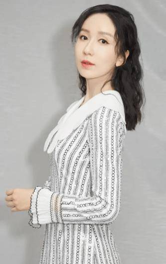 《爱情公寓》走红,一个接戏不断,而另一个却无戏可拍_赵霁_刘萌萌