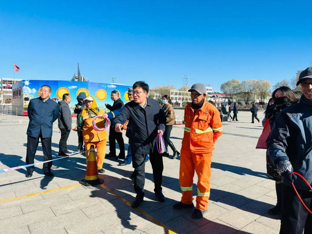 大队长邓建杰宣读了《神池县"119"消防宣传月活动方案》,县委书记